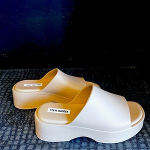 STEVE MADDEN Slinky-J Womens Platform Sandals Size:9 Color: Beige 90s style New